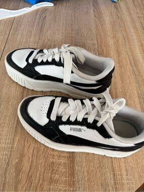 Puma Women’s Carina Street Black White Platform Sneakers Size 6